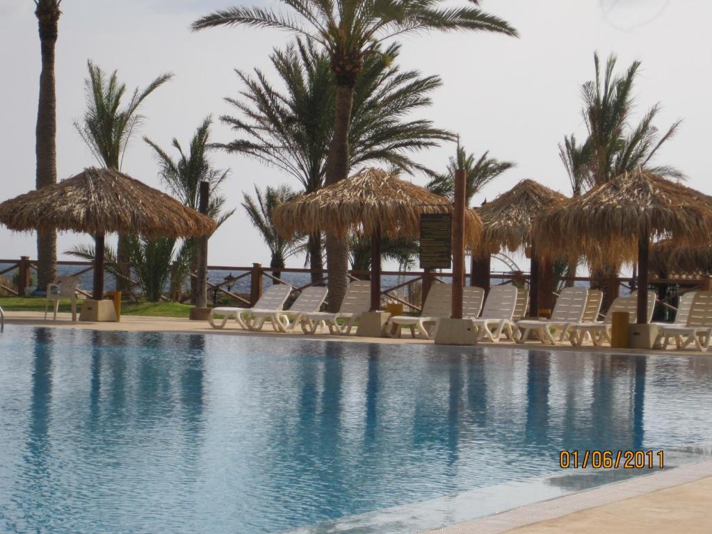 Sawary Beach Hotel Batroûn Exteriör bild