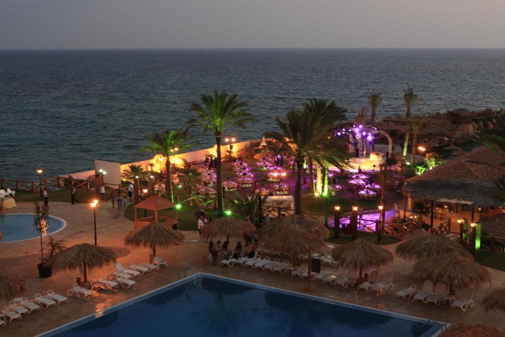 Sawary Beach Hotel Batroûn Exteriör bild