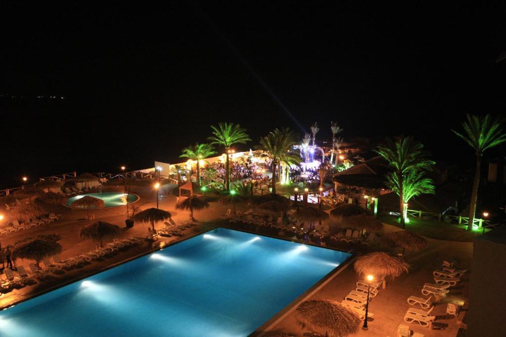 Sawary Beach Hotel Batroûn Exteriör bild