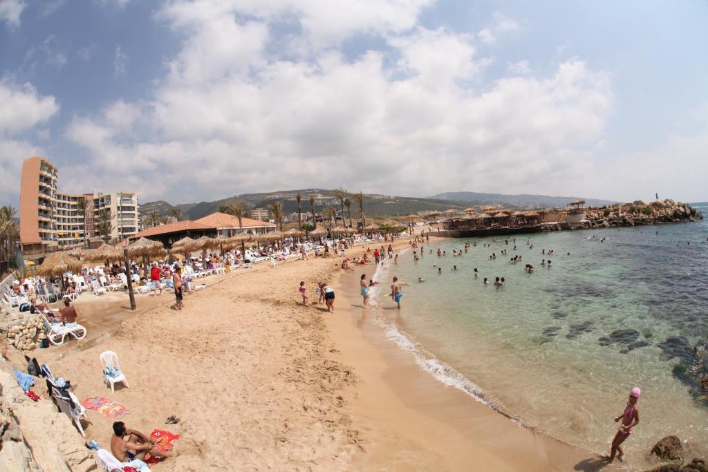 Sawary Beach Hotel Batroûn Exteriör bild