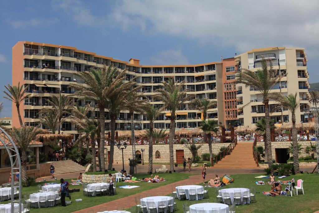 Sawary Beach Hotel Batroûn Exteriör bild