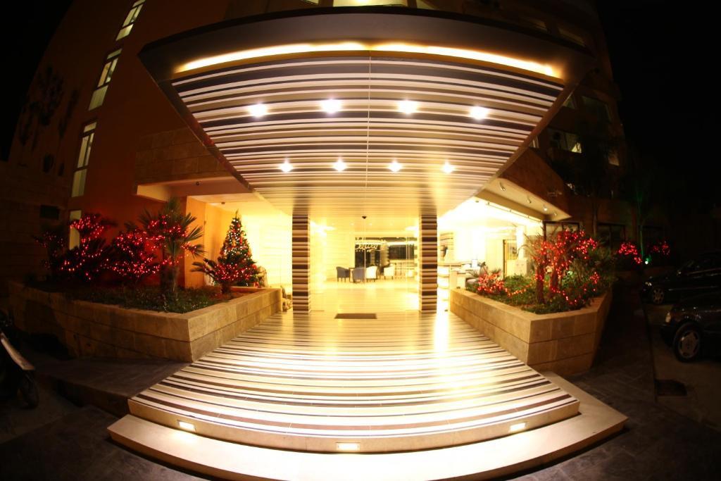 Sawary Beach Hotel Batroûn Exteriör bild