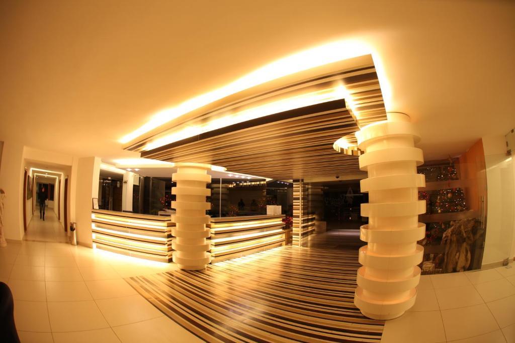 Sawary Beach Hotel Batroûn Exteriör bild